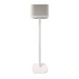 Witte speakerstandaard met Denon Home 400