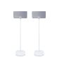 Set van twee witte speakerstandaards met Sonos Play 3