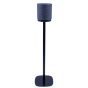 Zwarte speakerstandaard met B&O BeoPlay M5