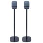 Set van twee zwarte speakerstandaards met Google Nest Audio
