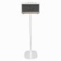 Witte speakerstandaard met Marshall Acton