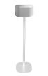 Witte speakerstandaard met Yamaha WX-030 MusicCast