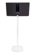 Witte speakerstandaard met Bose SoundTouch 30