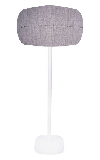 Witte speakerstandaard met B&O BeoPlay A6