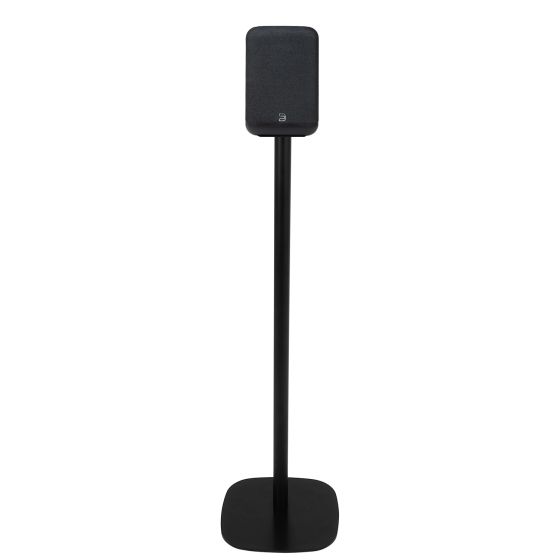 Zwarte speakerstandaard met Bluesound Pulse Flex P130 (2025)