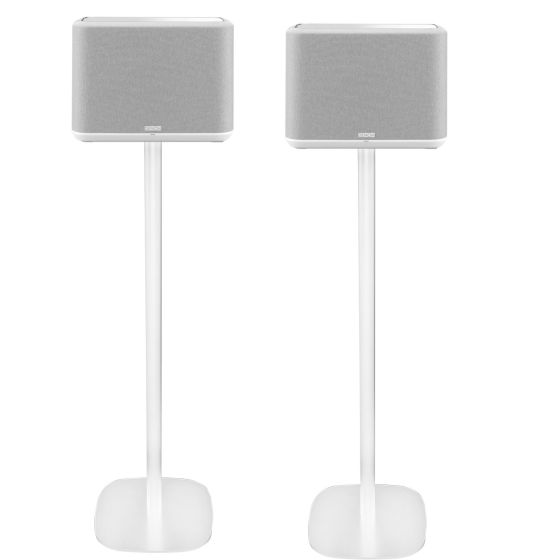 Set van twee witte speakerstandaards met Denon Home 250